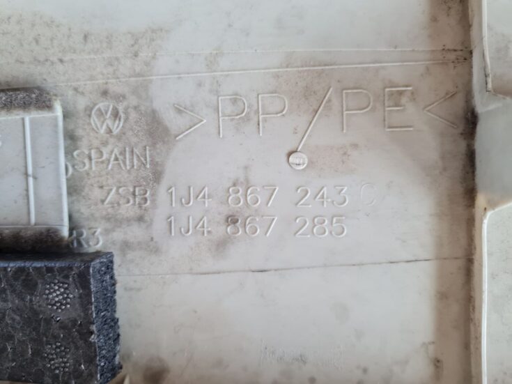 Vidējas salona statnes apdare priekš VW GOLF IV 1999