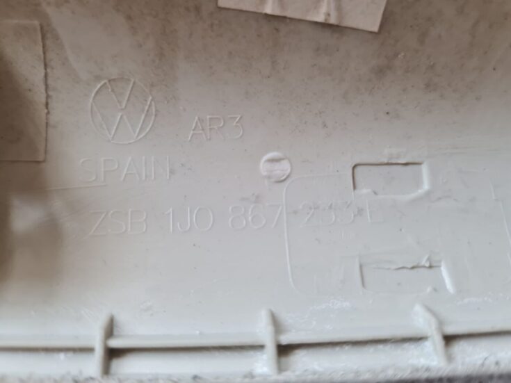 Priekšējas salona statnes apdare priekš VW GOLF IV 1999