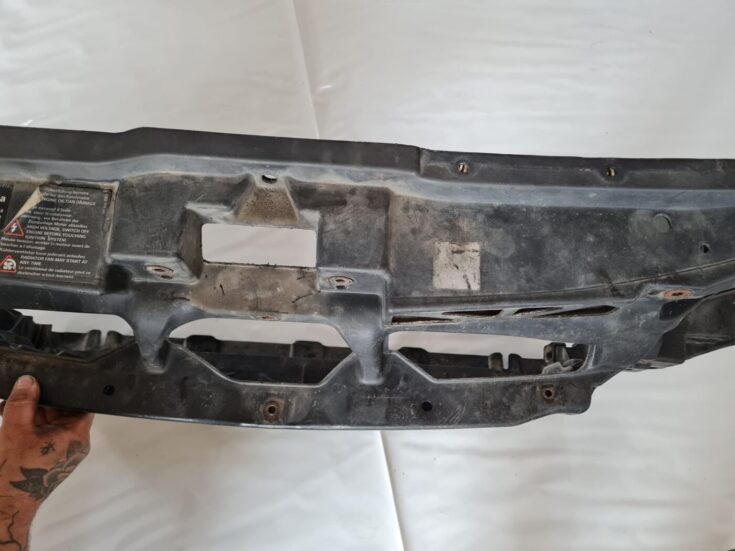 Priekšējā radiatora rāmis priekš VW GOLF IV 1999