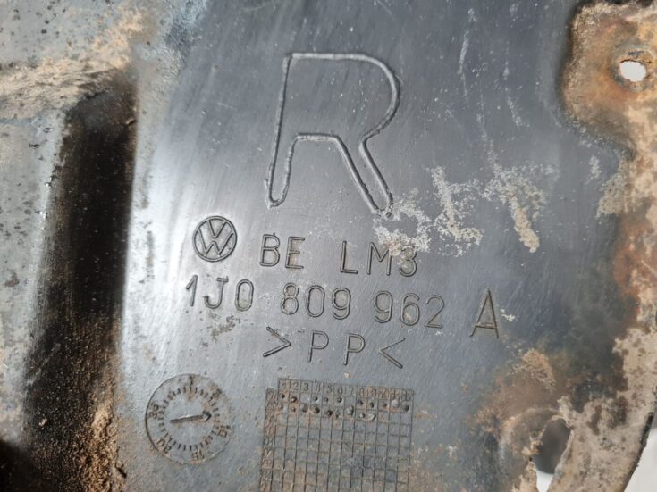 Priekšējais labais paspārns priekš VW GOLF IV 1999