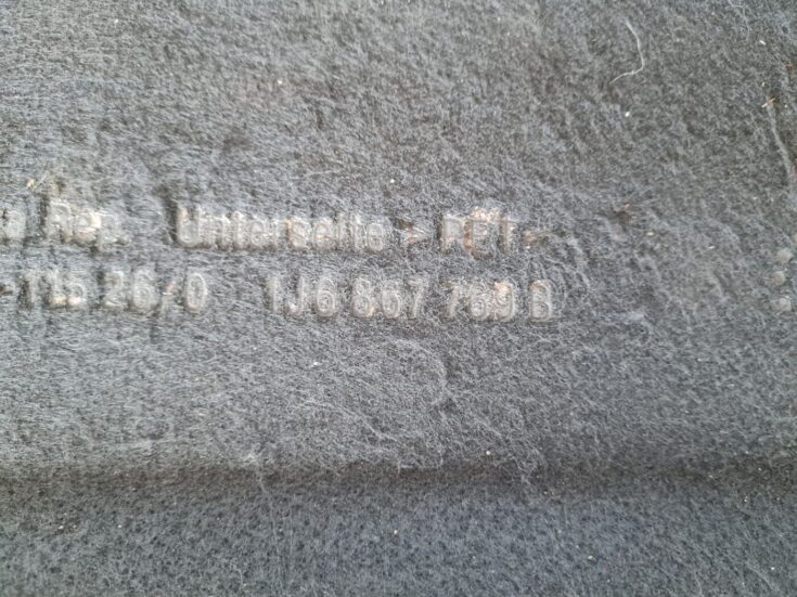 Bagāžnieka nodalījuma plaukts priekš VW GOLF IV 1999