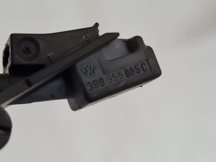 Vējstikla mazgāšanas šķidruma sprausla priekš VW GOLF IV 1999